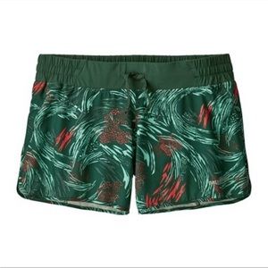 Patagonia Women's Nine Trails Shorts - 4" Size Large